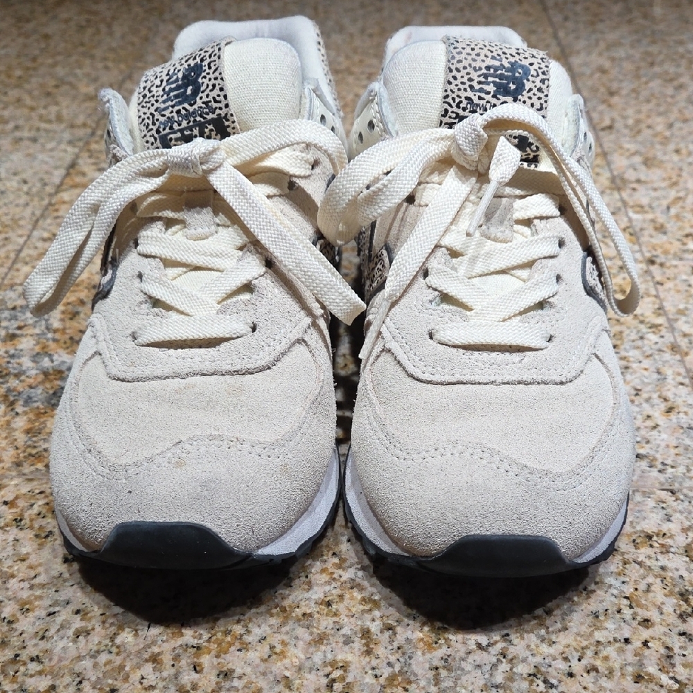 New Balance Beige and Black Sneakers - Picture 2 of 6